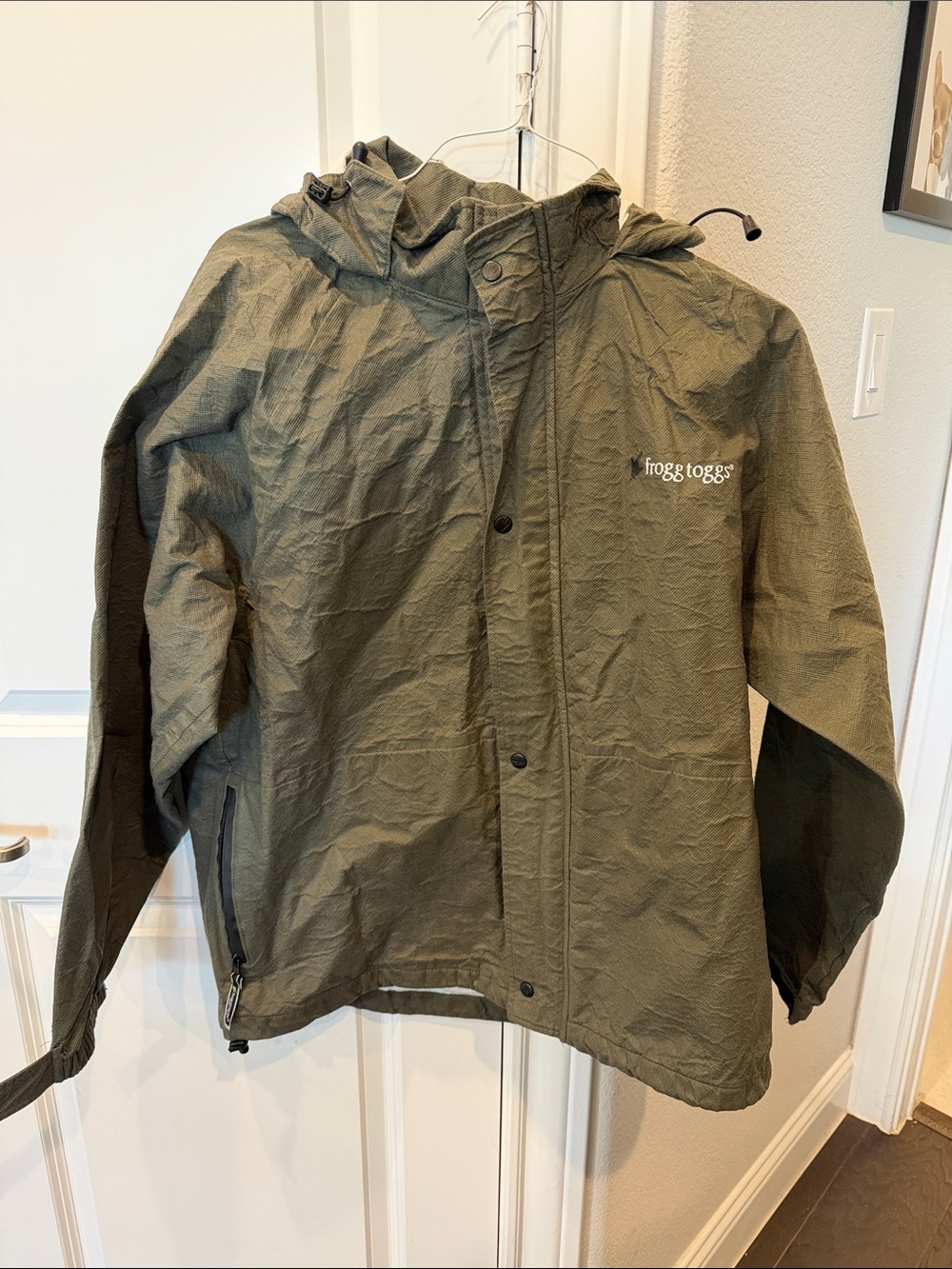Frogg Toggs Olive Green Waterproof Rain Jacket – Size Medium